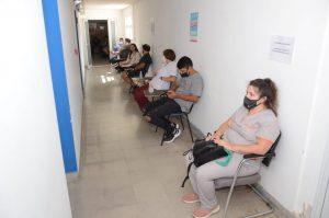 más de 100 personas