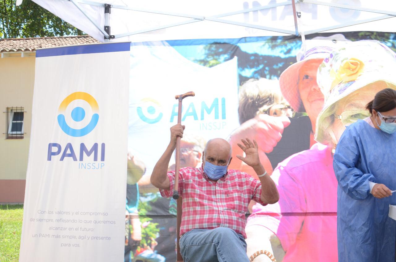 PAMI comenzó la vacunación