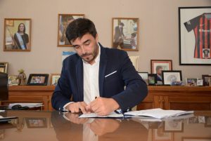 El intendente Ezequiel Galli firmó