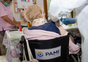 Continua la vacunación de PAMI
