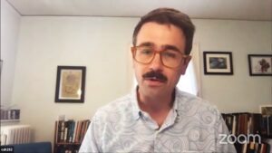 Christopher Heaney presentó la charla