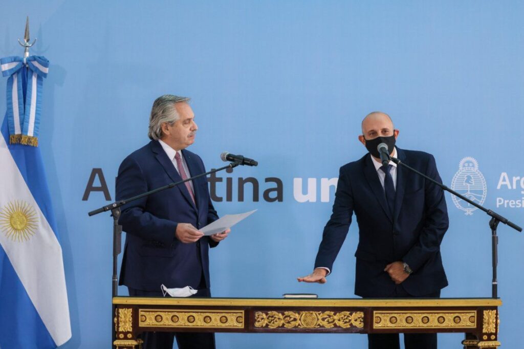 Fernández le tomó juramento al