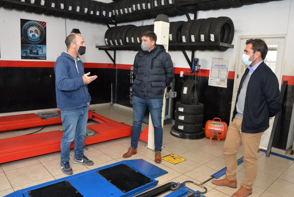 El Intendente visitó Neumáticos