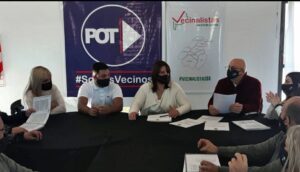 Andrea Coronel presentó la mesa
