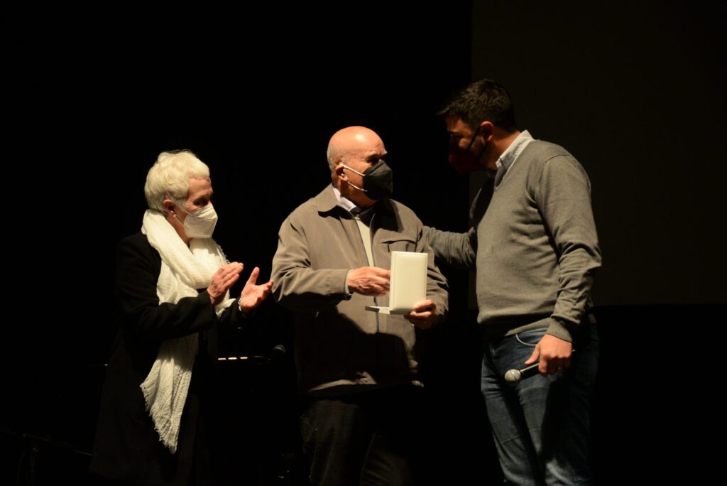 Tener el título de Maestro