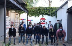 Los jóvenes que acompañan a