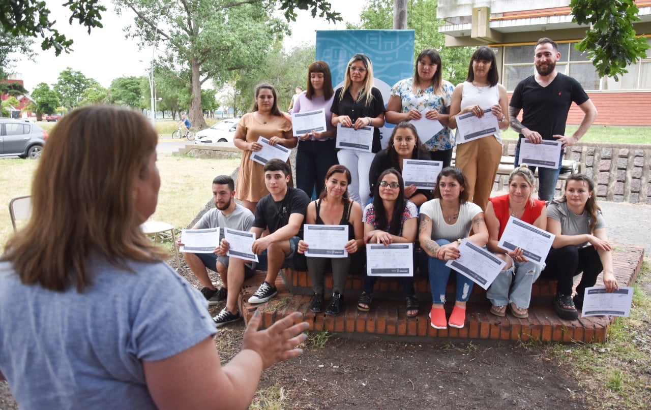 24 egresados de la