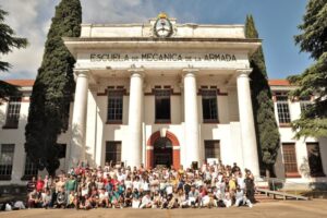 Dos Escuelas Secundarias de