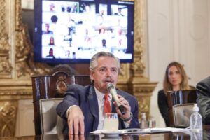 Fernández adelantó que estudia