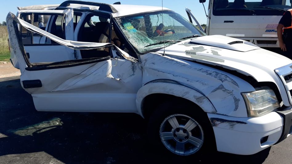 Volcó una camioneta y