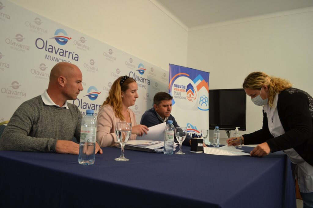 Firmaron los adjudicatarios de