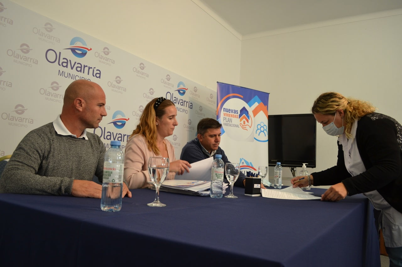 Firmaron los adjudicatarios de