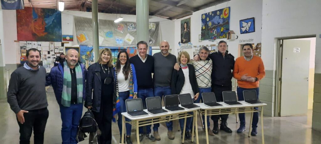 Provincia entregó mobiliario y
