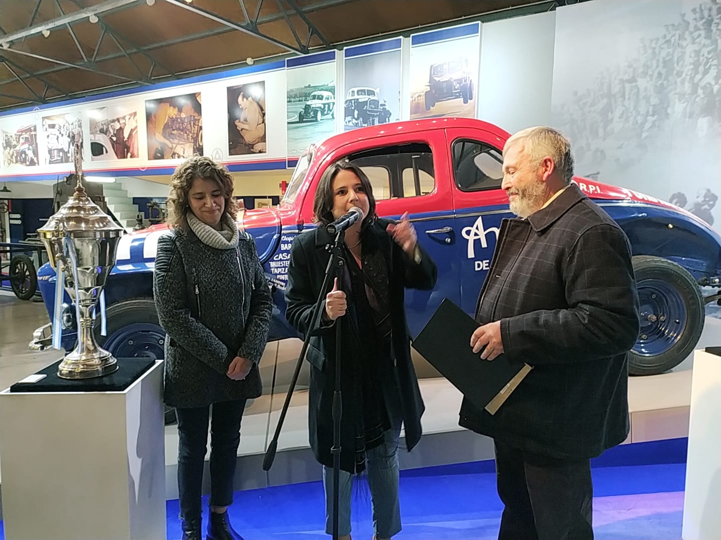 Belén Vergel entregó reconocimiento