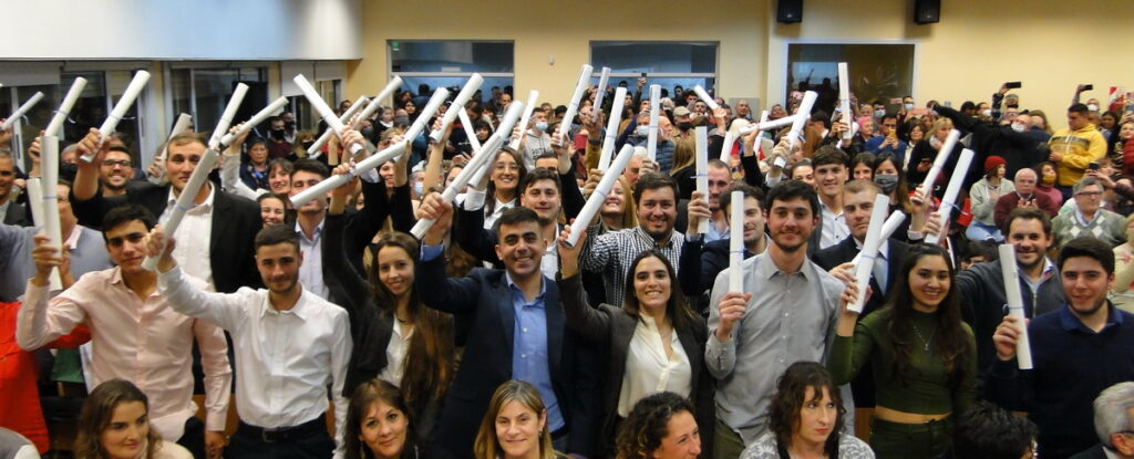 Casi 70 diplomas con