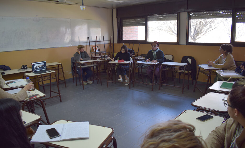 Se realizó el conversatorio