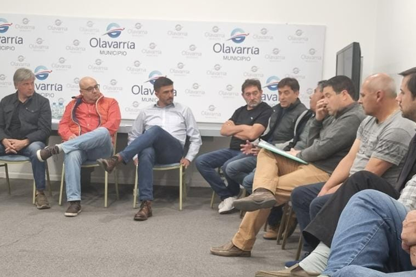 Con la presencia del