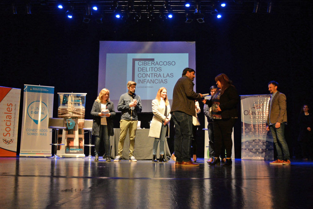 Masiva concurrencia al conversatorio