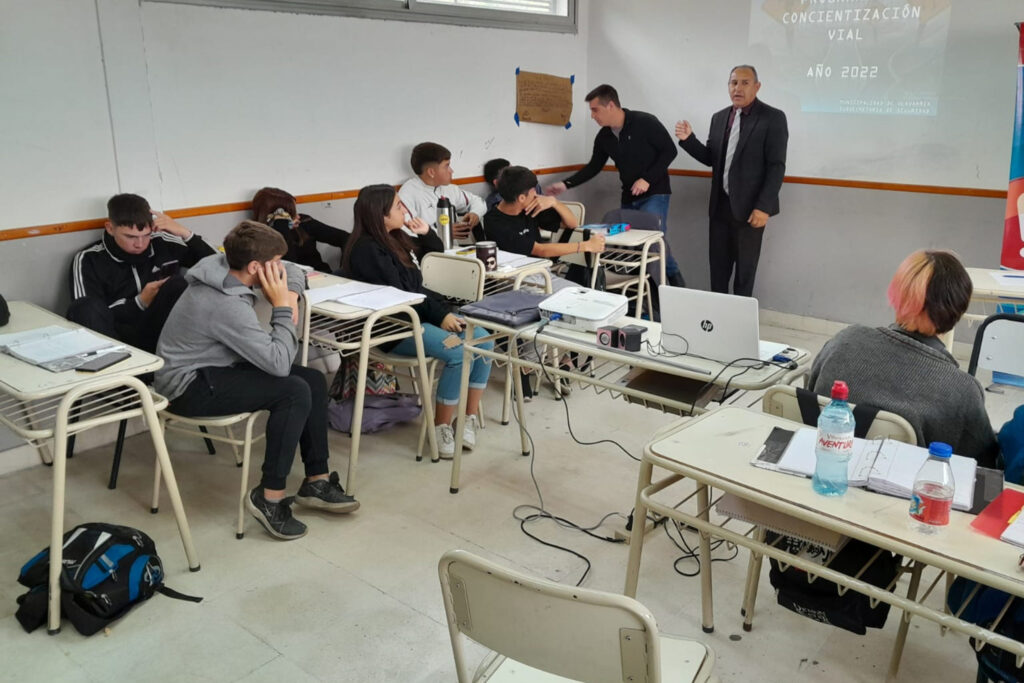 Continúan las charlas de