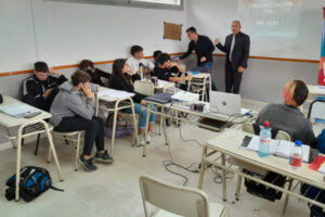 Continúan las charlas de