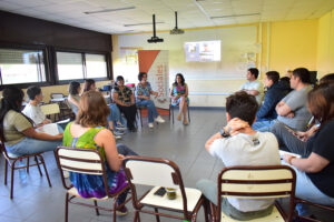 Docentes y estudiantes de