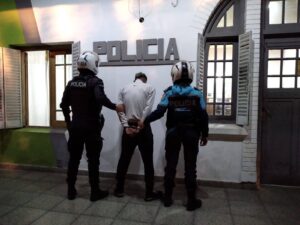 Robó a mano armada