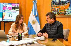 Tolosa Paz anunció aumento