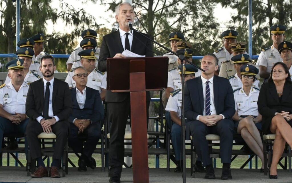 En
